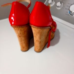 Red ligh Corcho shoes.